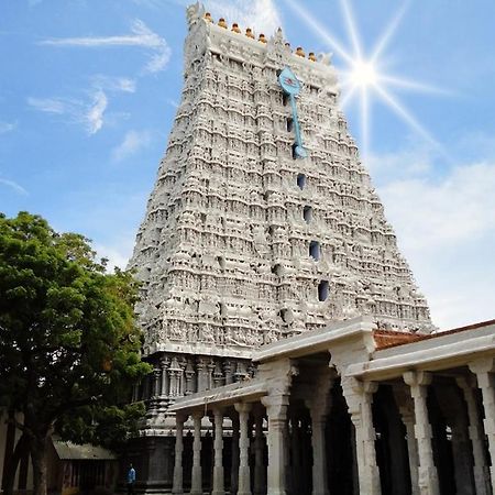 Thiruchendur Stayz Vairavel Residency Tiruchchendur Exterior photo