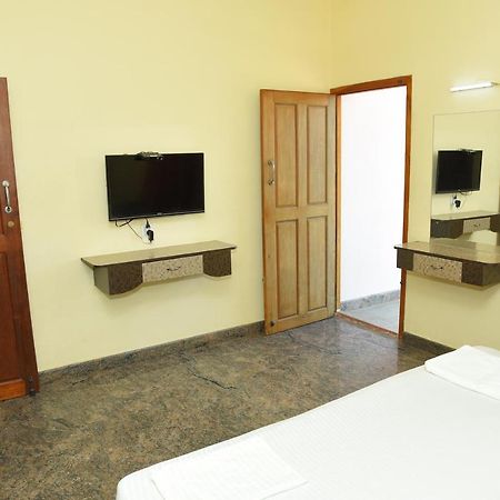 Thiruchendur Stayz Vairavel Residency Tiruchchendur Exterior photo