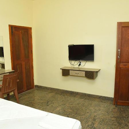 Thiruchendur Stayz Vairavel Residency Tiruchchendur Exterior photo