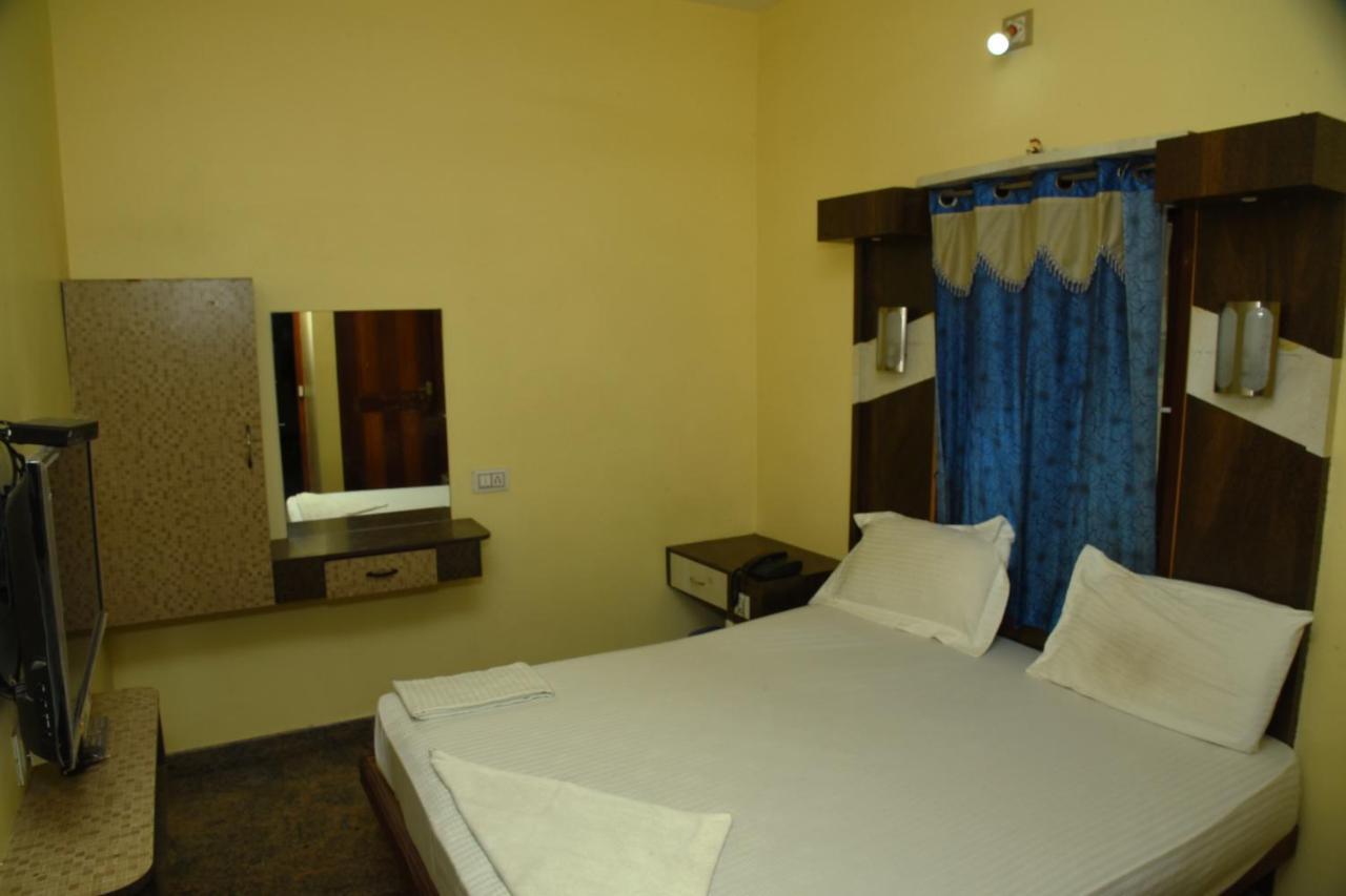 Thiruchendur Stayz Vairavel Residency Tiruchchendur Exterior photo