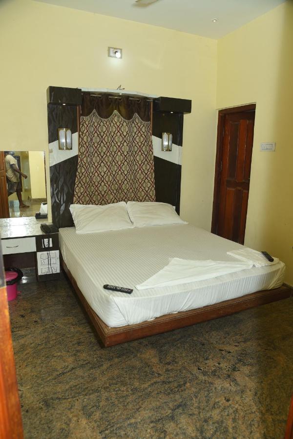 Thiruchendur Stayz Vairavel Residency Tiruchchendur Exterior photo
