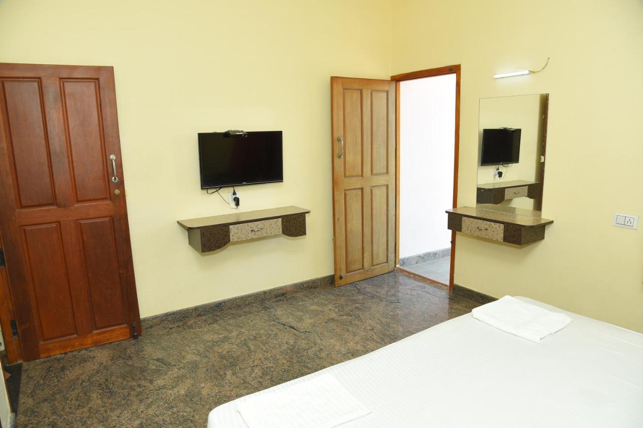 Thiruchendur Stayz Vairavel Residency Tiruchchendur Exterior photo