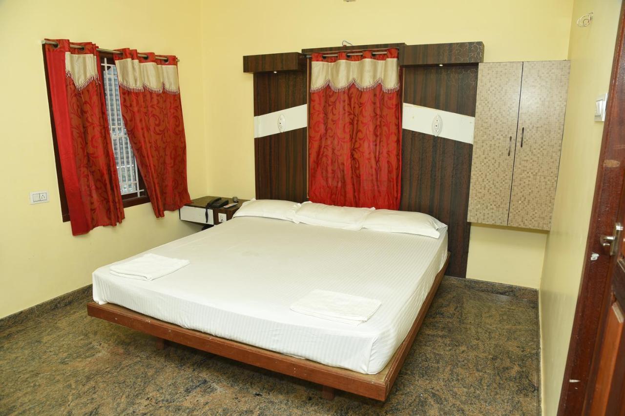 Thiruchendur Stayz Vairavel Residency Tiruchchendur Exterior photo