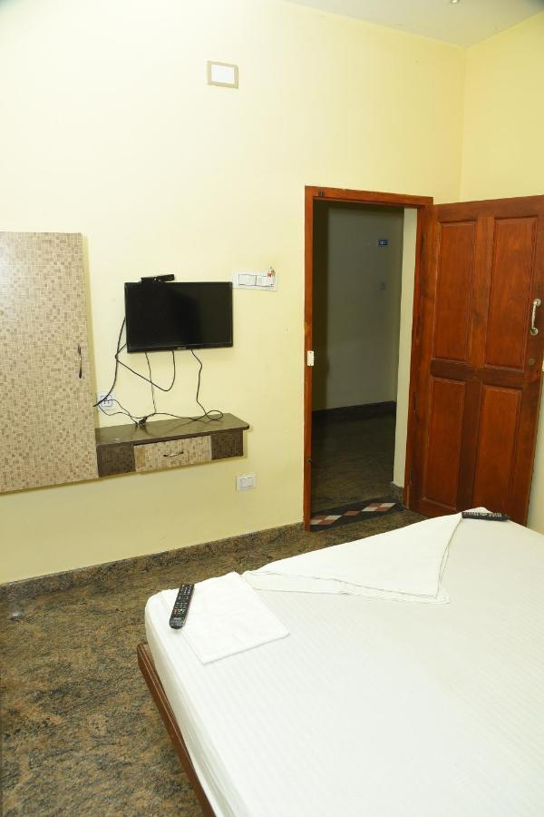 Thiruchendur Stayz Vairavel Residency Tiruchchendur Exterior photo