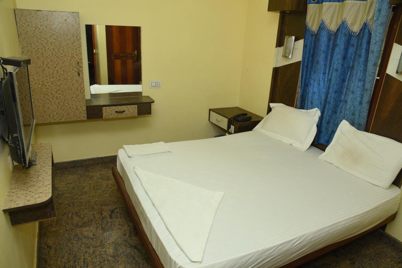 Thiruchendur Stayz Vairavel Residency Tiruchchendur Exterior photo